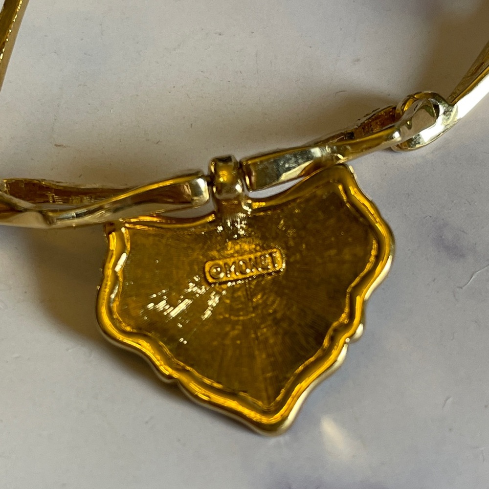 Vintage Money Gold and Cream Enameled Leaf Pendant Necklace - Picture 6 of 7